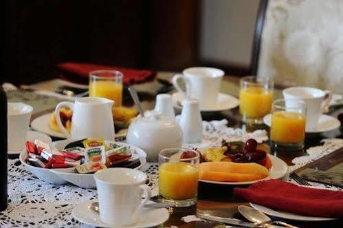 Ainslie Manor Bed & Breakfast 3*